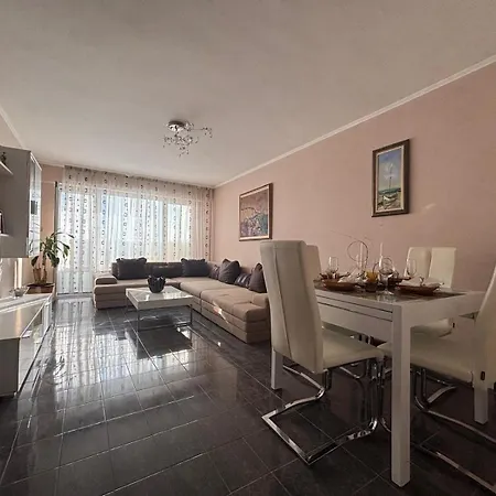Divine Apartman